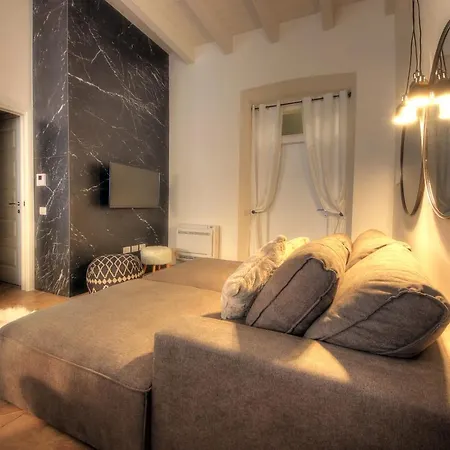 Urban Apartment *